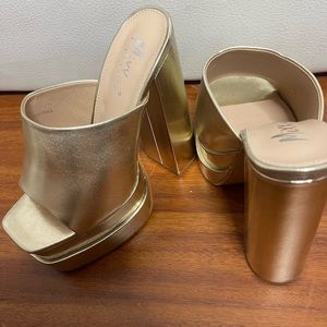 Womens chunky gold heels